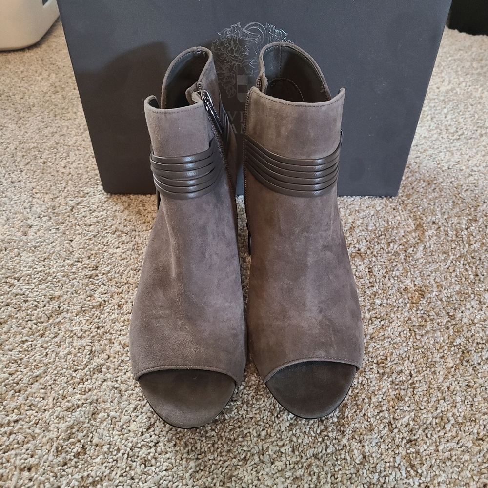 Great suede Vince Camuto Booties size 8